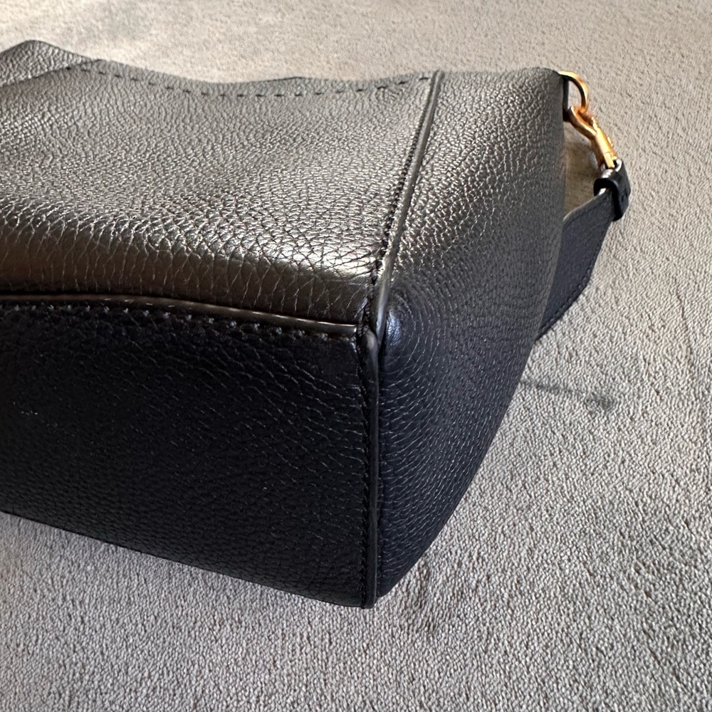 Tory Burch McGraw Pebbled Leather Bucket Bag | Black | Gold Hardware - Picture 4 of 15